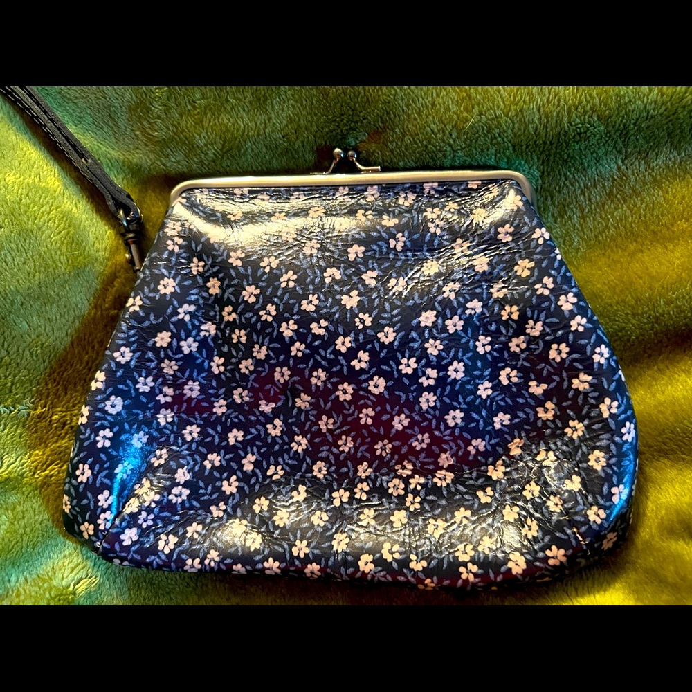 Patricia Nash Floral Wristlet! Kiss Lock Closure!